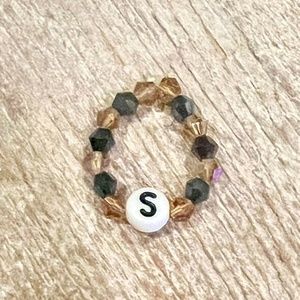 “S” LETTER CRYSTAL BEADED RING, ONE SIZE, BLACK/TAN